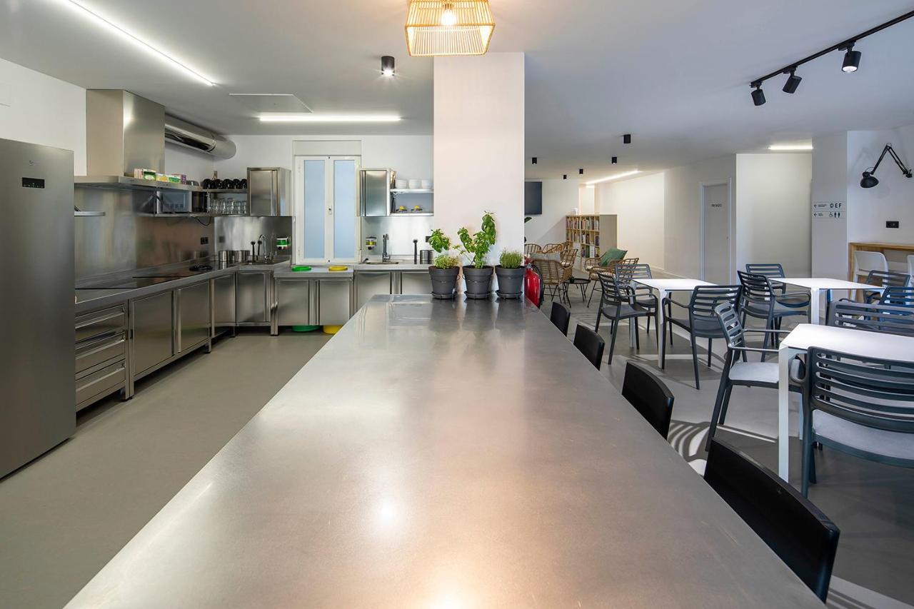 Bulezen Urban Hostel 폰테베드라 외부 사진